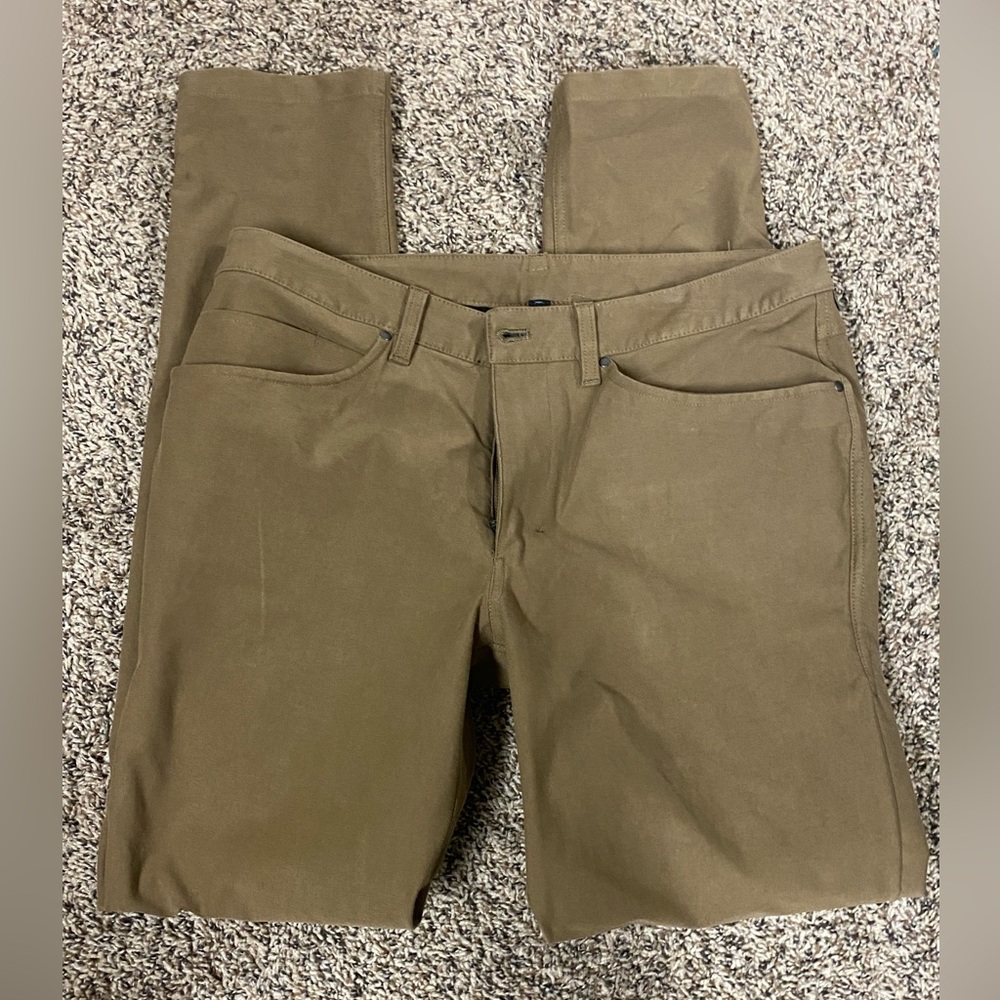 33" x 32" LULULEMON MEN'S BROWN PANTS. GREAT CONDITION!